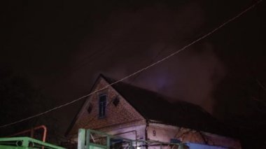 Ukrayna 'nın en yüksek noktasından büyük ateş ve siyah duman yükseliyor