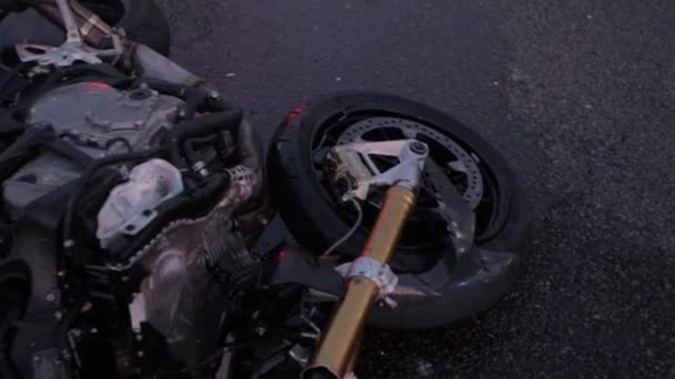 Trafik Kazası Sağlık Görevlileri Tfaiyeciler Yaralı Kurbanlar Kurtarıyor Sıhhiyeciler Şokta — Stok video