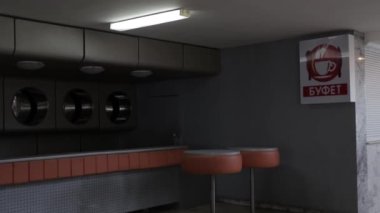 Ev ya da apartman onarımı ya da tadilatı. İnşaatta çalışan profesyonel.