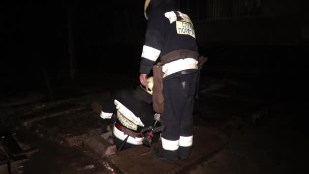 Coche Roto Después Accidente Humo Saliendo Debajo Del Capó — Vídeo de stock