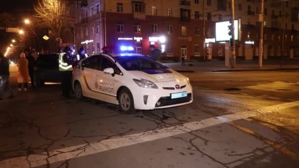 Ucrania Dnipro Dnepr Policía Investigar Dramático Fatal Accidente Coche Escena — Vídeo de stock