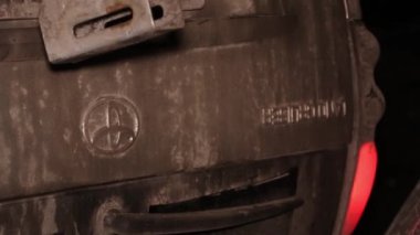 Ukrayna Dnipro Dnepr Polisi Toronto kavşağındaki dramatik araba kazası sahnesini araştırıyor.