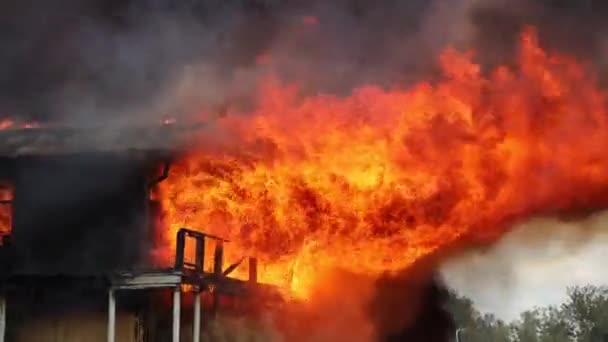 Nagy Tűz Fekete Füst Antenna Felső Panoráma Kilátás Repülni — Stock videók