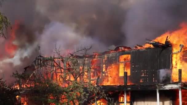 Grand Feu Avec Fumée Noire Aérienne Vue Panoramique Ciel Voler — Video