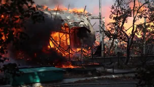 Grand Feu Avec Fumée Noire Aérienne Vue Panoramique Ciel Voler — Video