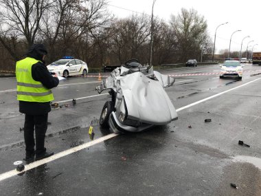 Kiev, Ukrayna 2019 İkametgah caddesinde yüksek hızlı araba kazası