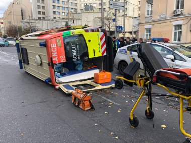 Kiev, Ukrayna - 2019 Kyiv 'deki büyük kavşakta araç kazası