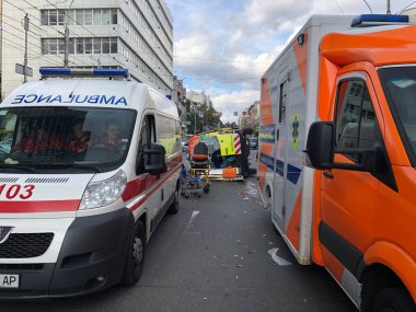 Kiev, Ukrayna - 2019 Kyiv 'deki büyük kavşakta araç kazası