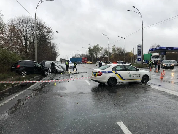 Kiev, Ukrayna 2019 İkametgah caddesinde yüksek hızlı araba kazası