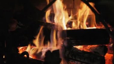 Ahşap ve bacaklar ateşle yakmak