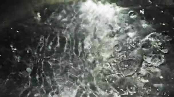 Kokend water in slow motion — Stockvideo