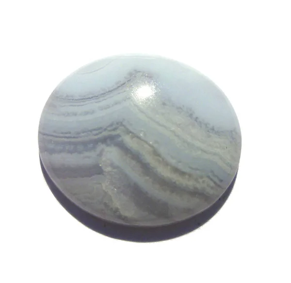Grau mit Schichten runden Edelsteins. glänzend, vielschichtig. isoliert auf weißem Hintergrund — Stockfoto