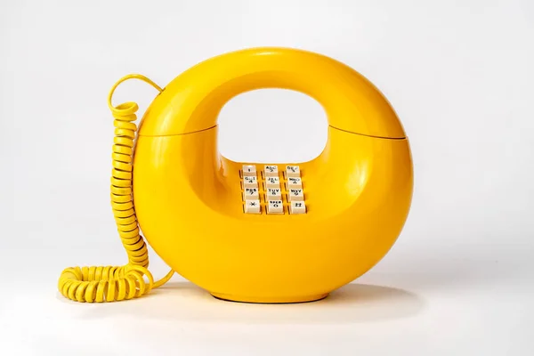 Gamla cirkulär Retro telefon, ett stycke vredet på botten — Stockfoto