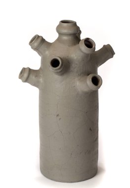 Gri vazo. Beyaz arka plan üzerinde izole.