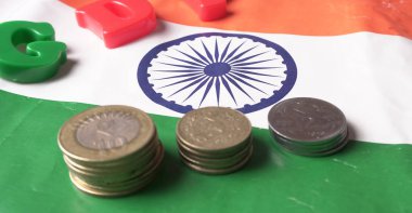 GST konsepti, GST alfabesi ve Hint bayrağı geçmişi, iş ve finans Hindistan 'ı üzerine Hint paraları. Yatırım Tasarruf ve Yolsuzluk.