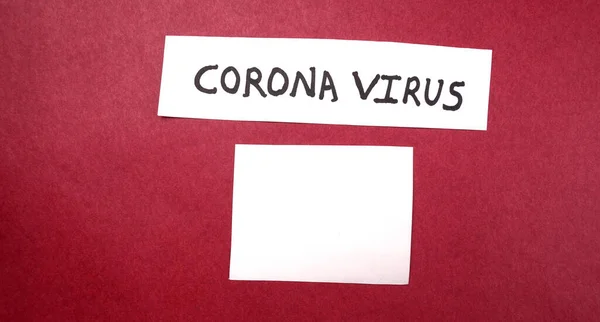 Opmerking Covid Coronavirus Wit Papier Rode Achtergrond Economie Financiële Markten — Stockfoto