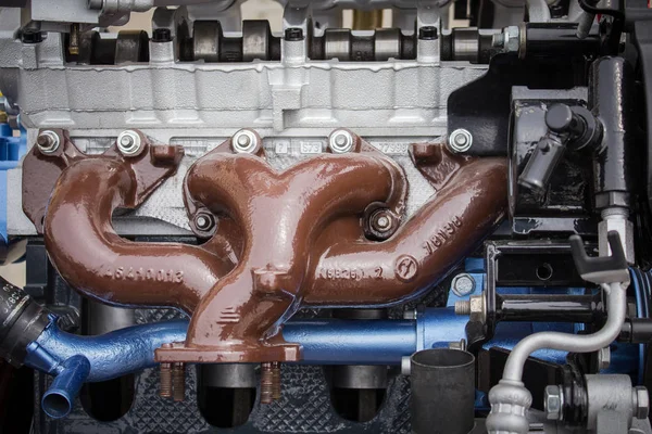Motor de carro de quatro cilindros — Fotografia de Stock