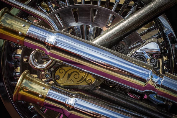 Krom ve parlak motoru