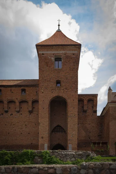 kırmızı tuğla Kulesi