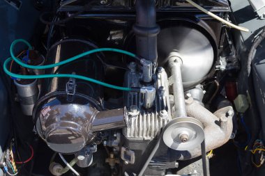 Tarihi bir araç. Motor. Kablo ve aksesuar görüntüsü.