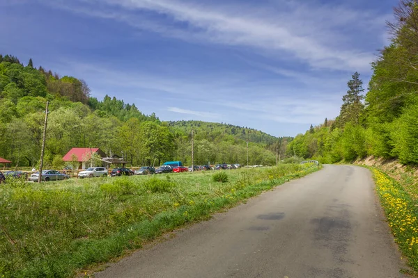 Bieszczady Gebirge Weg Zum Jeziorka Duszatynskie Autos Stehen Auf Dem — Stockfoto