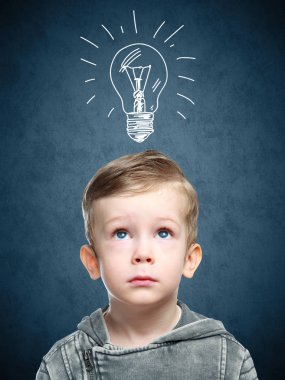 Çocuk fikir taslak lambalı, çocuk bir fikir geldi