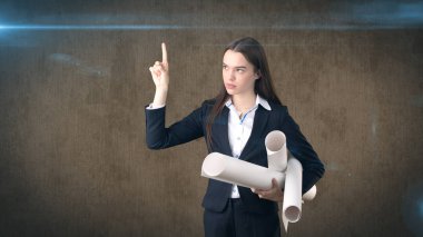 Bina, geliştirilmesi, consrtuction ve mimari konsept-profesyonel güzel iş kadını ile blueprint takımı