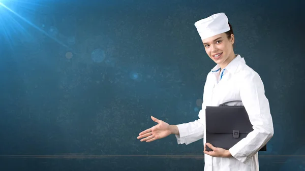 Bella dottoressa in uniforme. Studio dipinto sfondo. Concetto di assistenza sanitaria redditizia . — Foto Stock