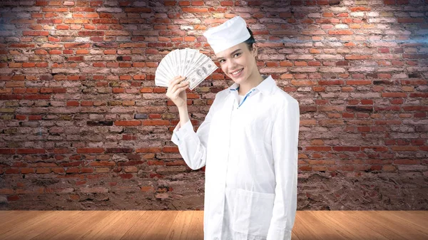 Bela médica médica de uniforme. Estúdio pintado fundo. Conceito de cuidados de saúde rentáveis . — Fotografia de Stock