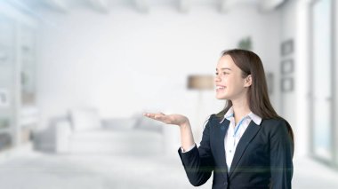 Genç iş kadını iç arka plan üzerinde