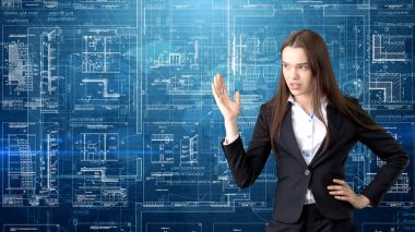 İşkadını mimar mühendis inşaat tasarım ve iş kavramı