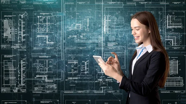 İşkadını mimar mühendis inşaat tasarım ve iş kavramı