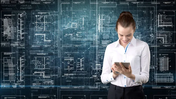 İşkadını mimar mühendis inşaat tasarım ve iş kavramı