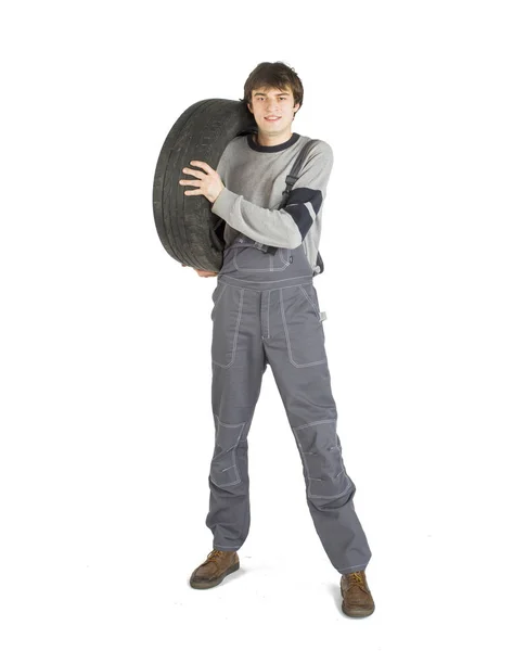 Een jonge brunet foreman in werkende grijs pak met zwarte wiel. — Stockfoto