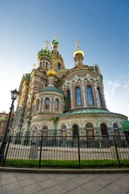 Kurtarıcımız dökülmüş kan üzerinde katedral
