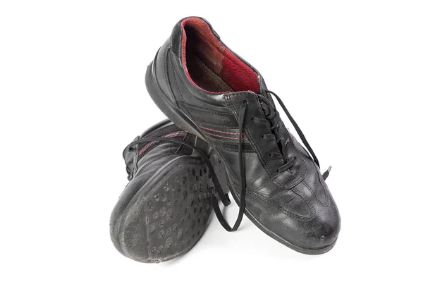 Παλιά παπούτσια με κορδόνια που απομονώνονται σε λευκό φόντο — Φωτογραφία Αρχείου