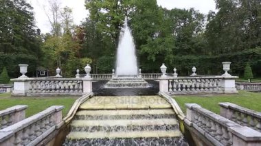 Peterhof antika pınarlarına