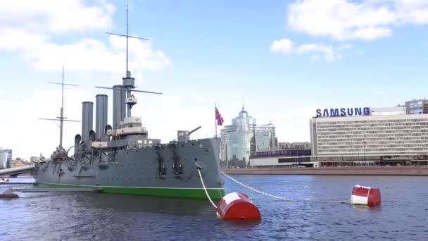 巡洋舰在涅瓦河上的极光 — 图库视频影像