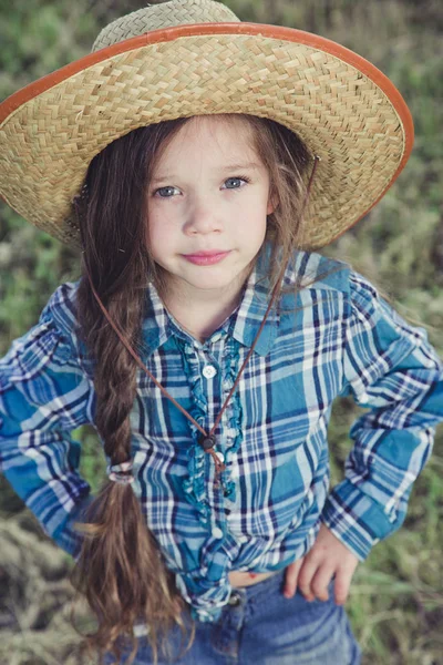 Portre küçük kız kovboy — Stok fotoğraf