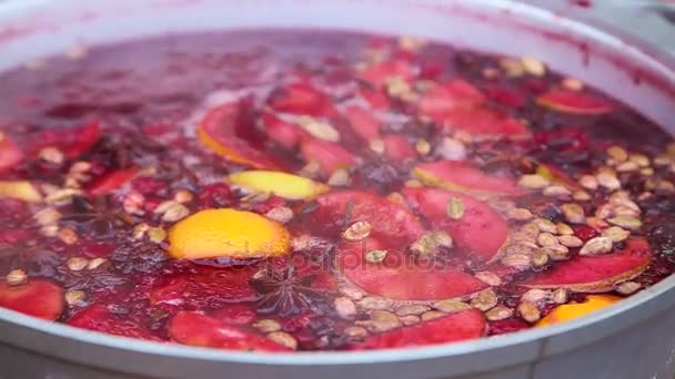 Mulled wine in a pot — Stock Video
