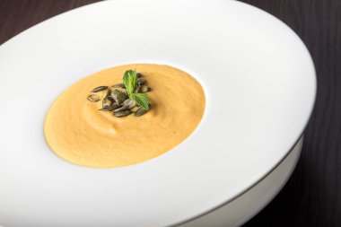 Kabak kremalı çorba, üstten görünüm