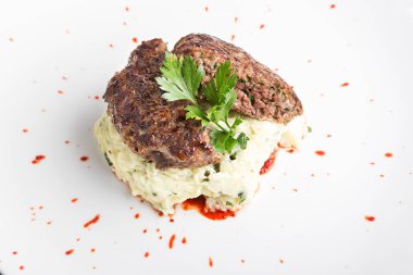 Beşamel sos, patates püresi ile