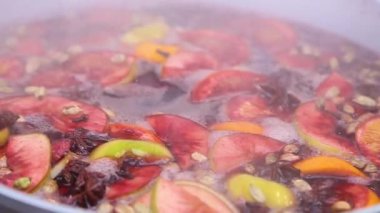 bir tencerede mulled şarap