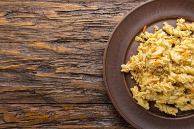 nautically makarna ahşap arka plan üzerinde