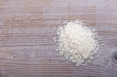 çiğ pirinç dağınık