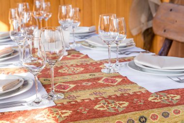 Tablo yemekleri ile hizmet, yakın çekim