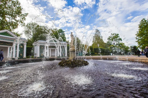 Peterhof, grand trapsgewijs — Stockfoto