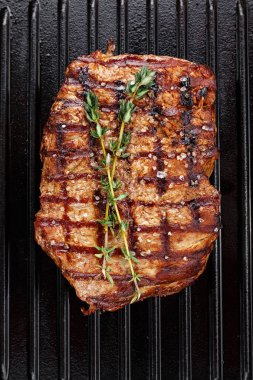 pişmiş biftek ızgara tava