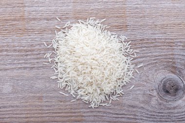 çiğ pirinç dağınık