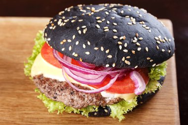 tahtada siyah burger